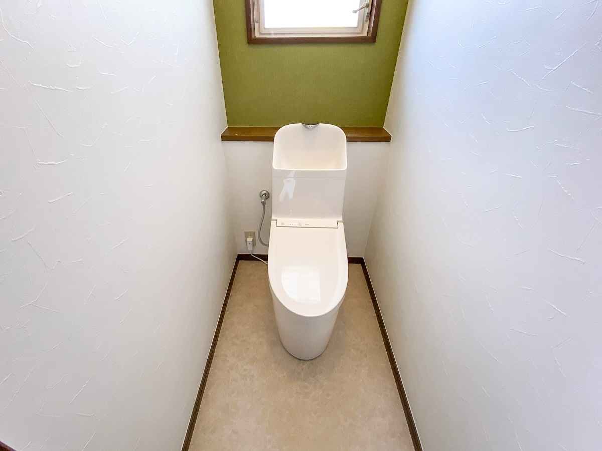 アクセントクロスでお洒落なトイレ 施工事例 大津市でリフォームするならlixilリフォームショップ モンテホーム