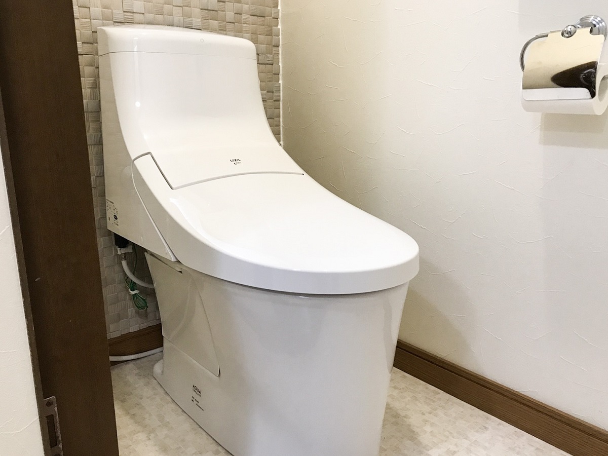 戸建てのトイレリフォームのご紹介です。