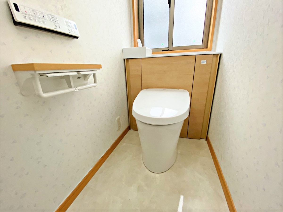 戸建てのトイレリフォームのご紹介です。