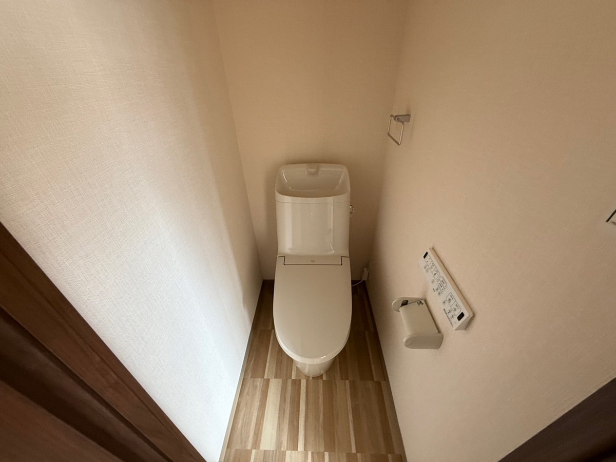 戸建てのトイレリフォームのご紹介です。