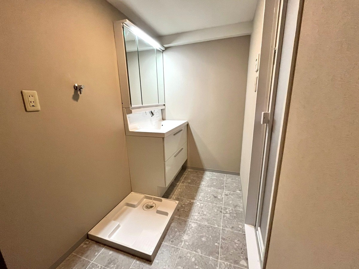 築31年マンションの洗面リフォームのご紹介です。